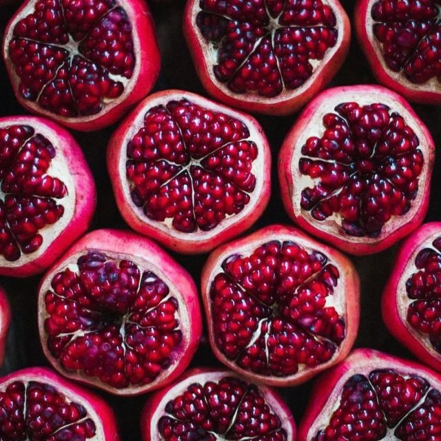 POMEGRANATE SEASON 🌿
Order the fresh juicy arils @swiggyindia @letsblinkit @zeptonow #bengaluru
#pomegranate #awanifarms #arils #pomegranateseeds #indianpomegranate #india #indianfruit #january #pomegranateseason #healthyfruit #fruitlovers #bengalurufruitlovers #bengalurufruit #bengalurufoodblogger #bengalurudiaries #bengalurufoodie #bengalurufood #zeptoedit #blinkit #swiggy #swiggybengaluru #zeptobengaluru #blinkitbengaluru #naturalfruit #healthylifestyle #healthyfood #healthyeating #redfruit #red